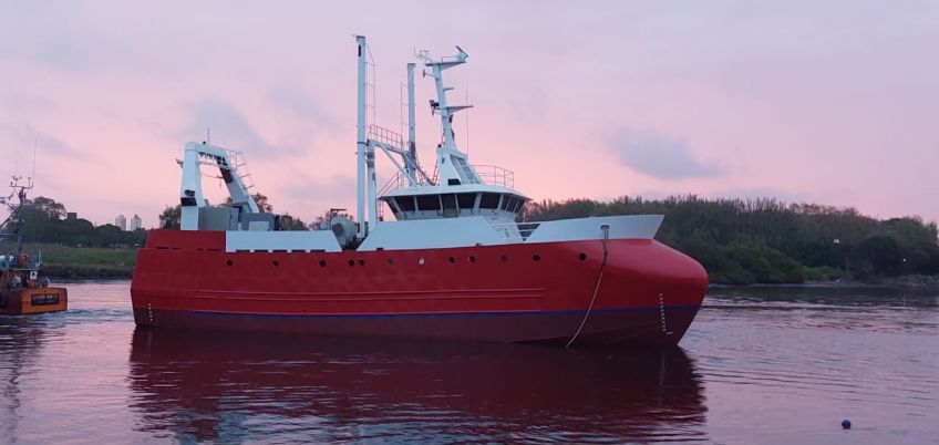 Con la botadura del pesquero Skipper, puerto Quequén recupera la industria naval