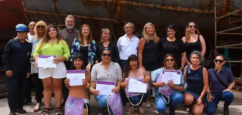 Entrega de Certificados a egresadas de Curso de soldadura