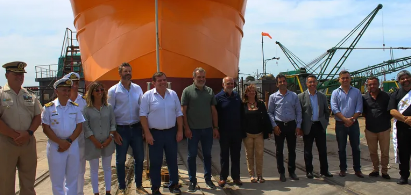 El astillero De Ángelis por primera vez pudo botar un buque construido de punta a punta en sus talleres